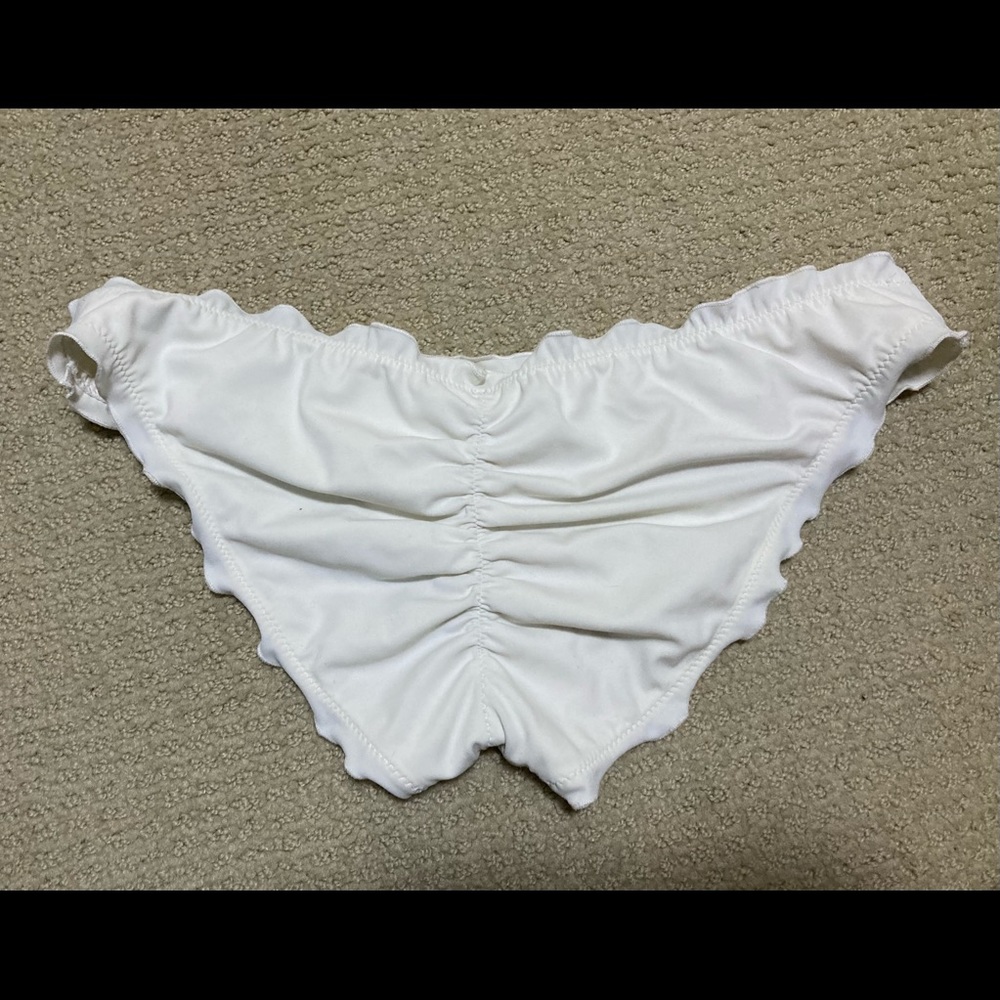 2 pairs of VS bikini bottoms